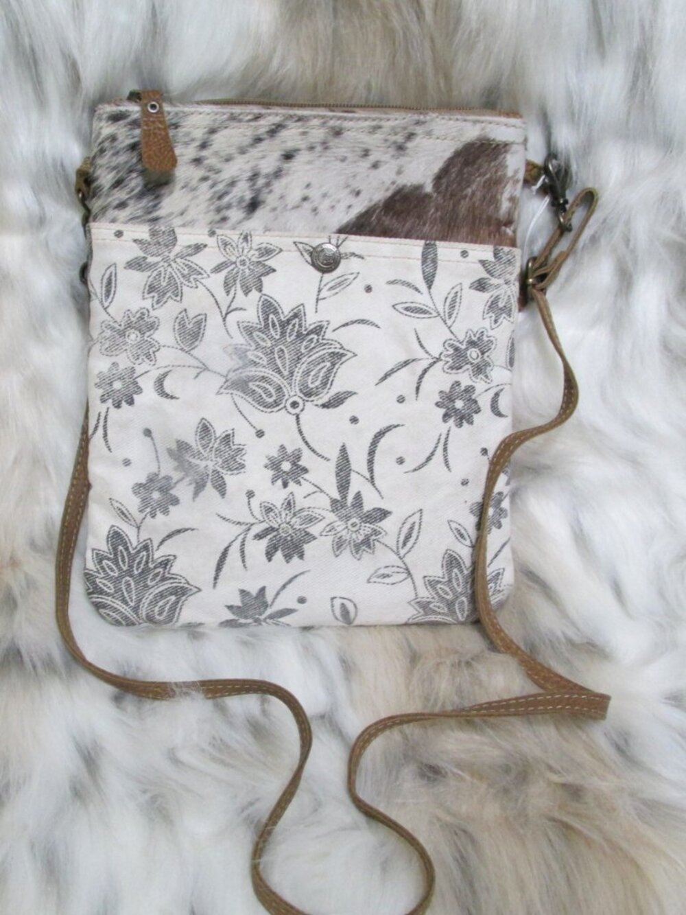 P2873-Myra Anemone Bloom Beach with Calf hair Crossbody